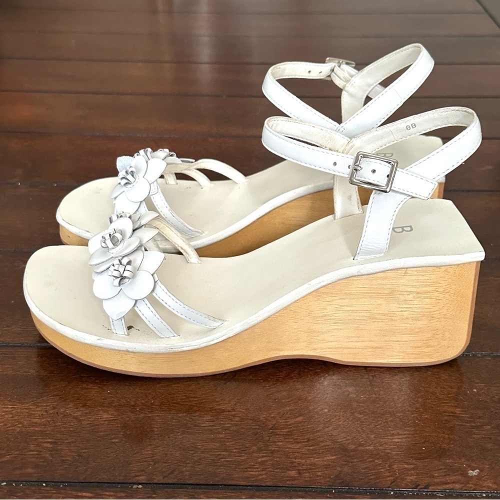 White Wooden Platform Flower Sandals - Sz 8B